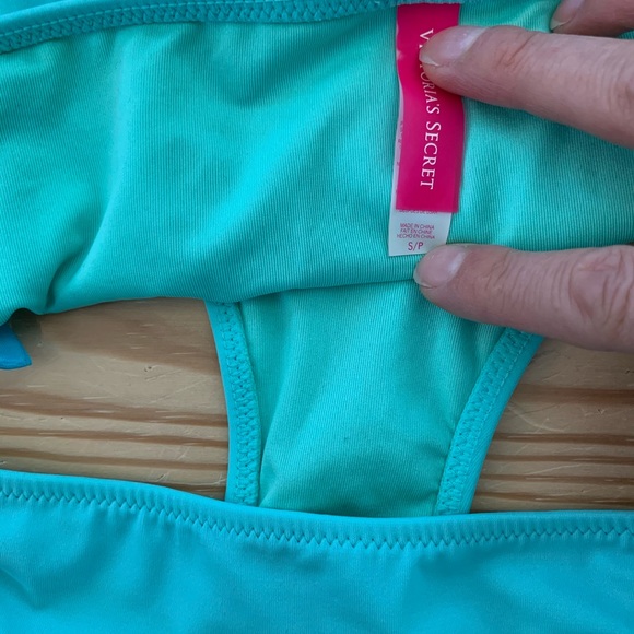 Victoria’s Secret turquoise bikini - Picture 2 of 4